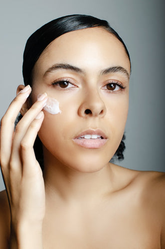 5 Reasons Why You Should Be Using Moisturizer Daily